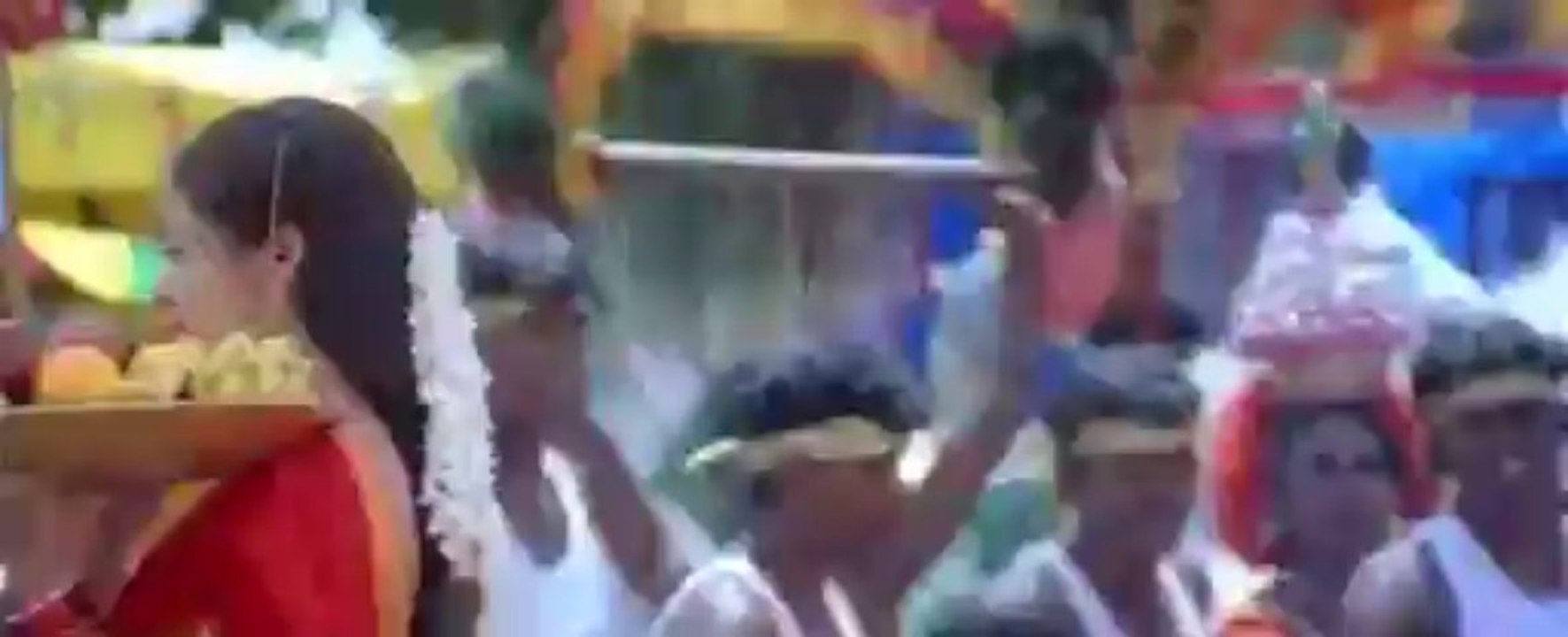 ▶ Thiruvilaanu Vantha.avi