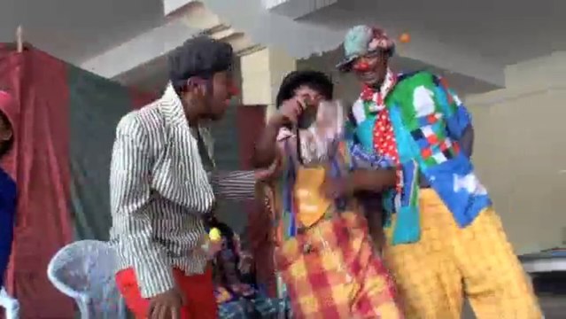 La religion catholique vue par les clowns ladakhi