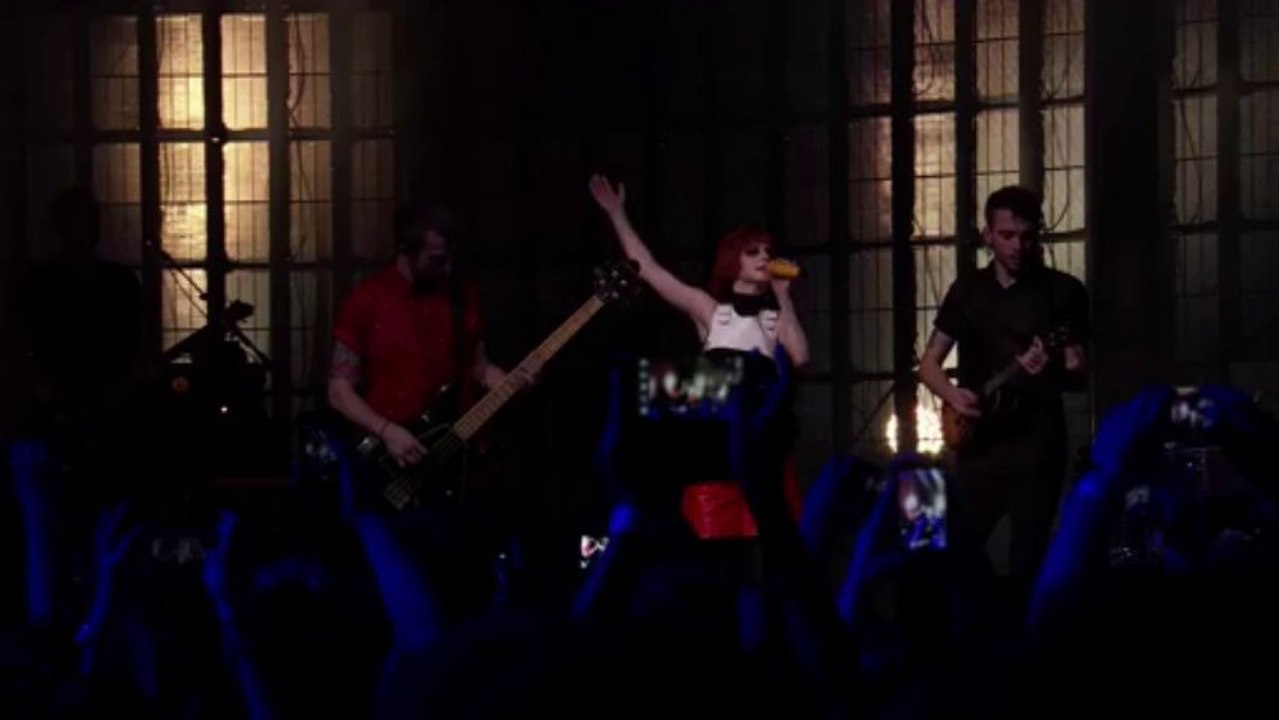 Interlude: Holiday- Paramore live itunes festival 2013