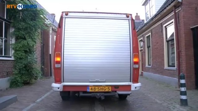 Ludieke actie bij woning gedeputeerde Moorlag - RTV Noord