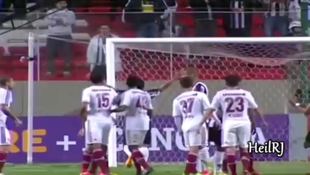 Deux coups francs directs de Ronaldinho dans le même match !