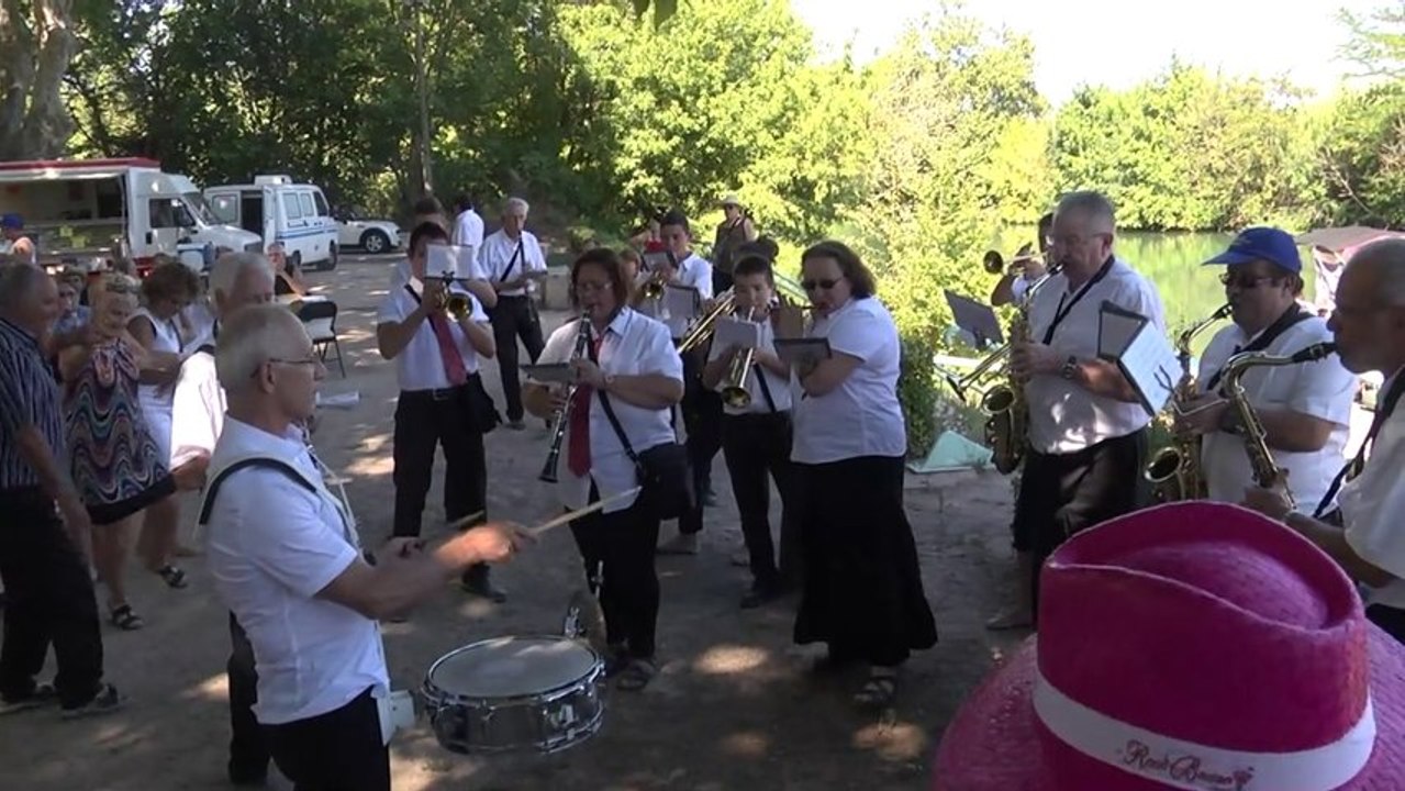 Fête de Bessan- Par la Lyre Bessanaise, animation à la Guinguette