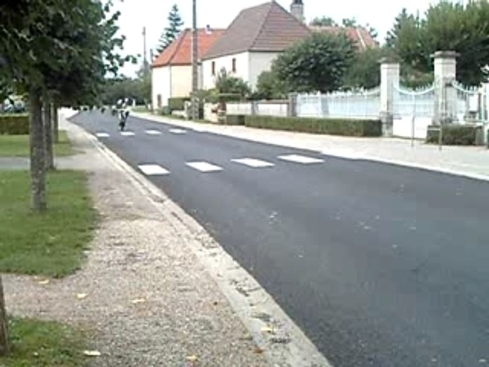 stunt moi lé pied en l air