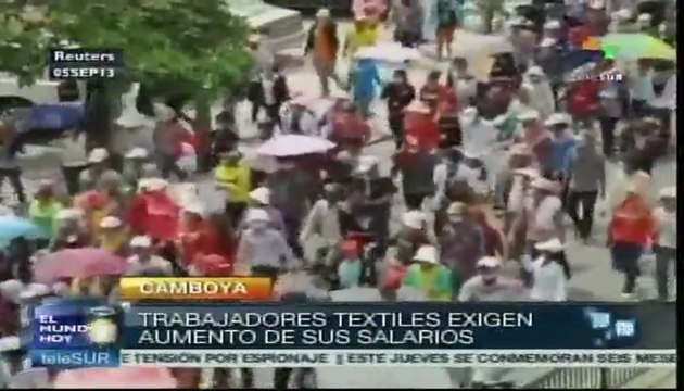 Trabajadores de industria textil de Camboya exigen aumento de salario