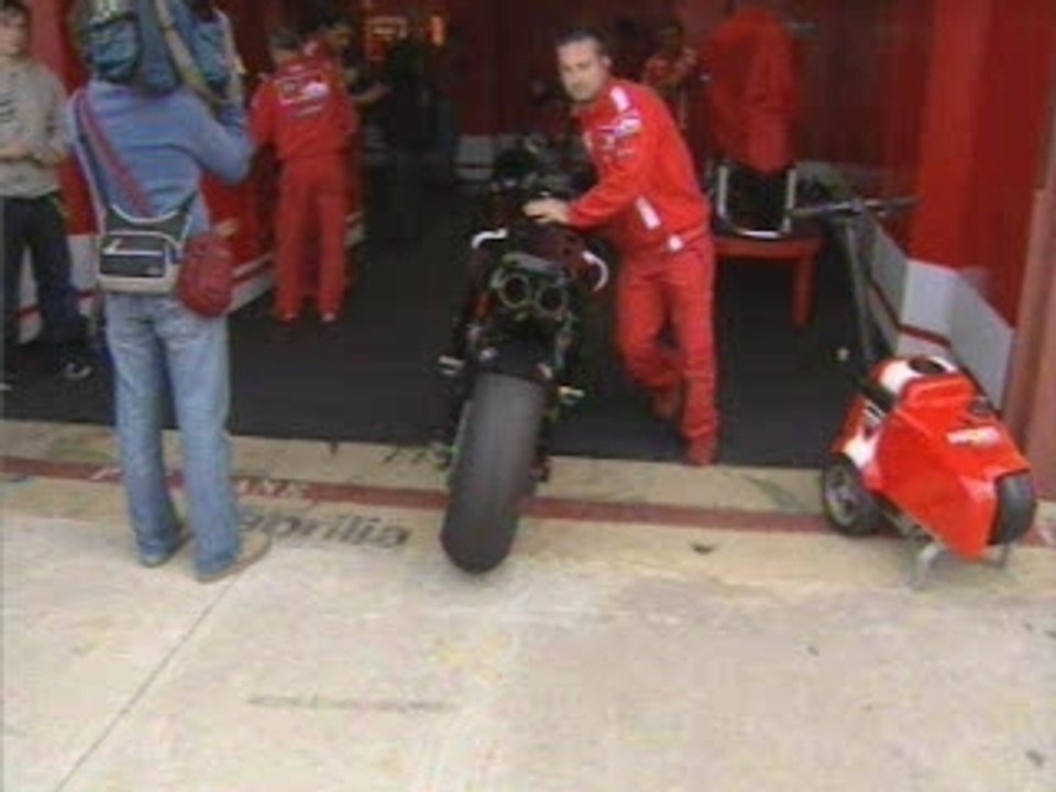 Carlos Checa en la Ducati