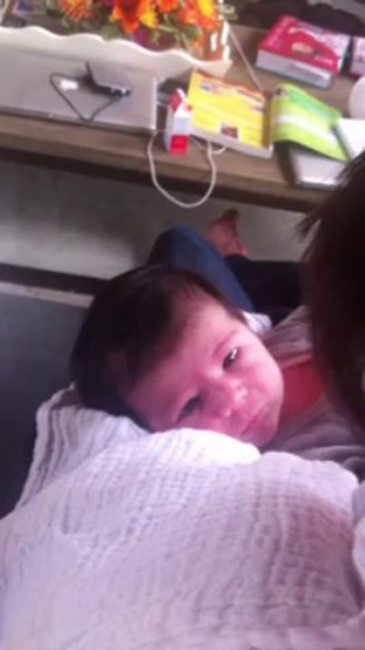 Même tes petits yeux loucheurs et ton hoquet nous font craquer...