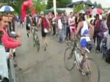 1000 triathlètes ont bravé la pluie dimanche