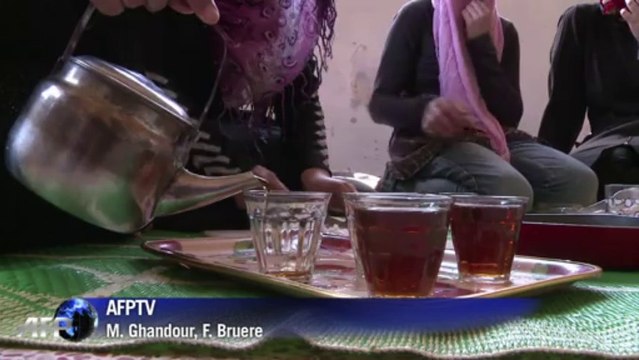 More Syrians flee to Lebanon amid threat of strike