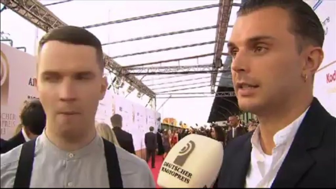 HURTS- On the red carpet (Auf dem roten Teppich )