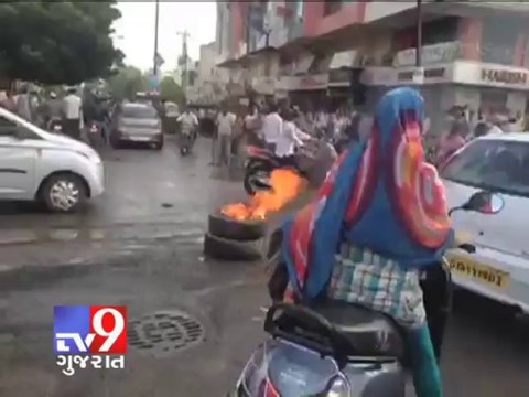 Tv9 Gujarat - Vadodara , Congress workers sets buses tyre on fire