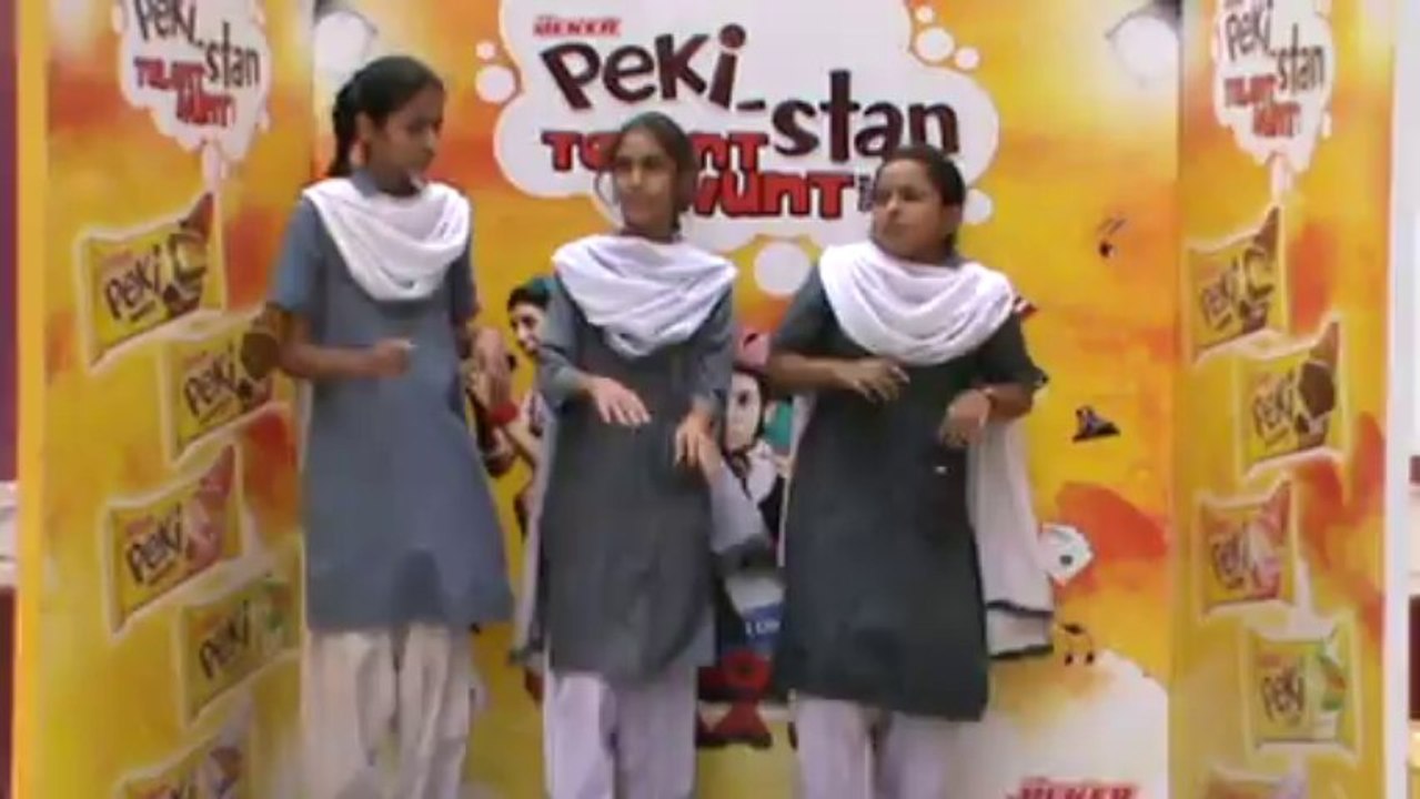 Aroosha, Sonia and Kainat from HAPPY PALACE SCHOOL, FB AREA,