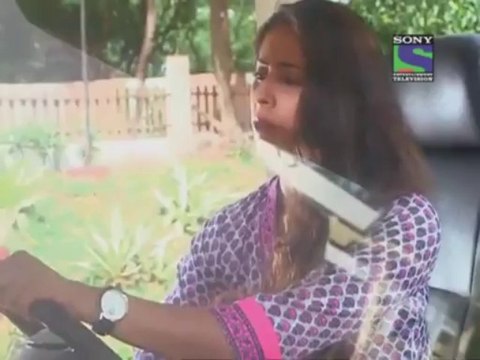 SaRuv Scene 6~ Dhruv Sees Sanchi Trying To Start Her Car