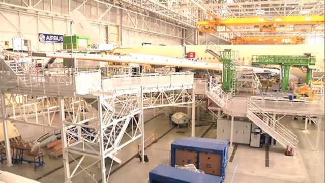 Visite de Laurent Fabius et de 50 Ambassadeurs à l'usine Airbus à Toulouse - 30 août 2013