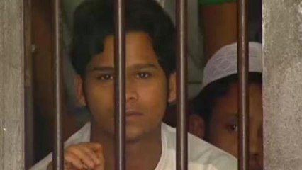 Rohingya refugees face off with Thai police