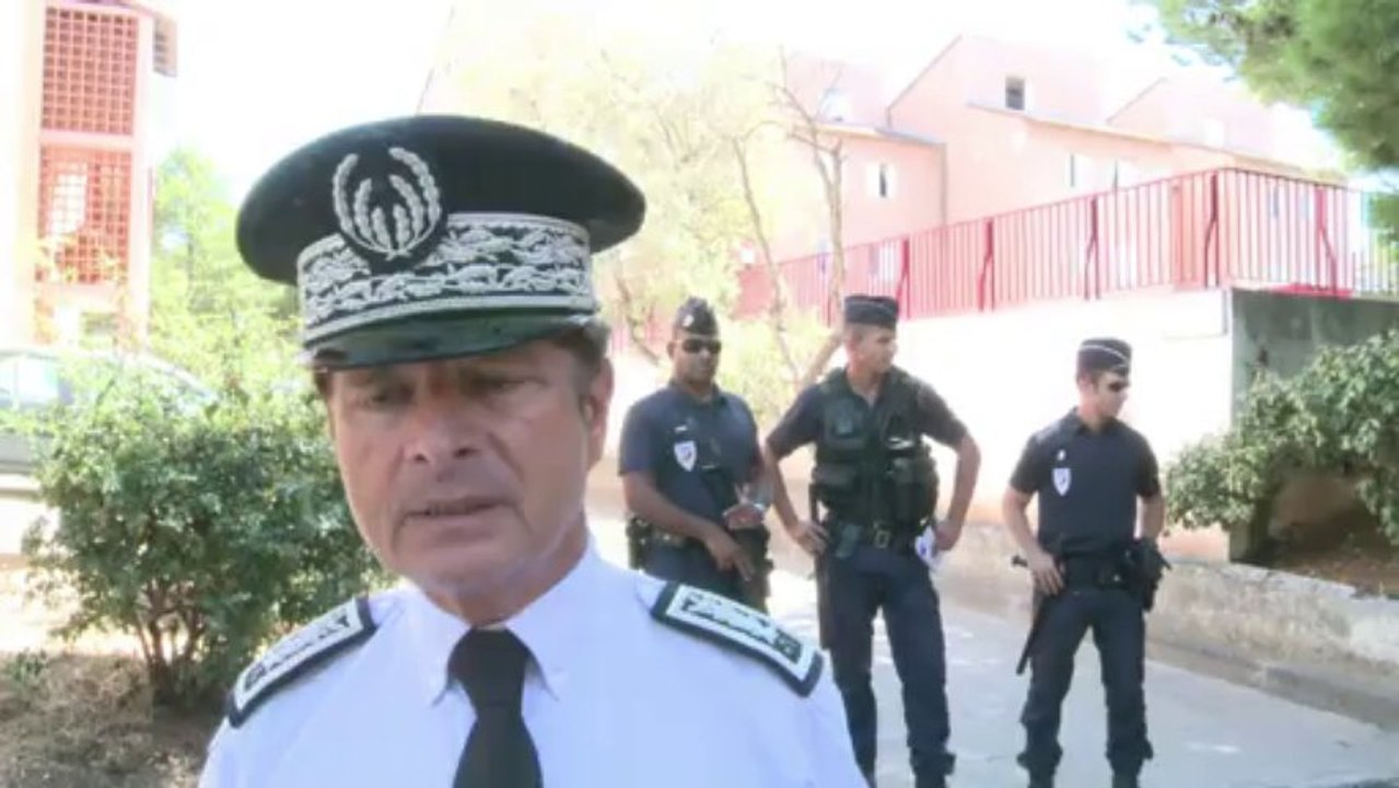 Marseille: importante opération anti-drogue dans une cité. Images et déclarations. Durée: 01:08.