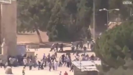 الشرطة الإسرائيلية مدخل الأقصى ووقوع عدد من الجرحى