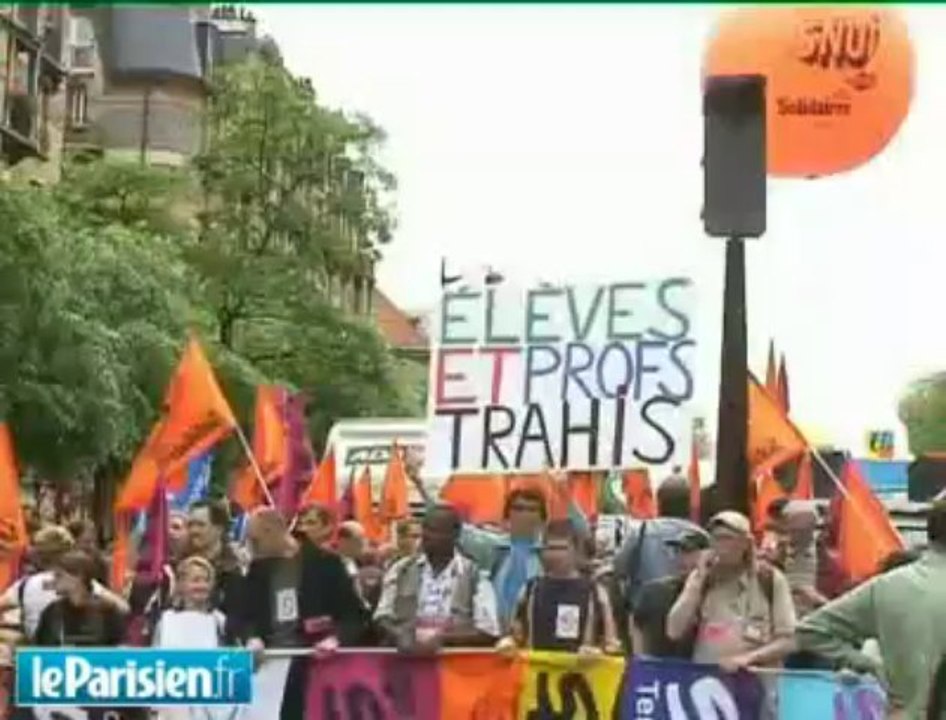Les fonctionnaires défilent dans Paris