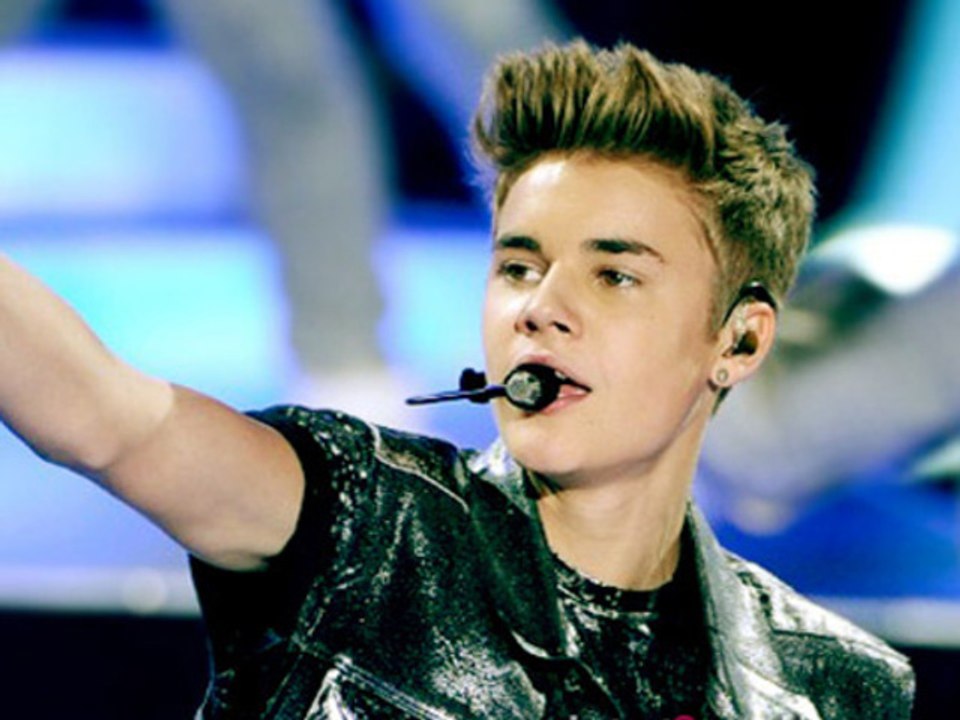 Justin Biebers New Song Wait For A Minute