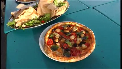 Napoli - Il ministro De Girolamo al Pizza Village -2- (06.09.13)