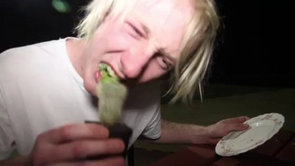 Il mange un cactus