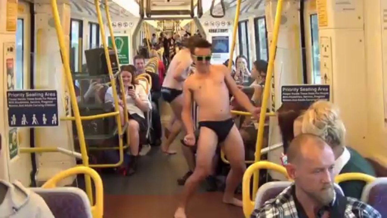 Situations embarrassantes dans le train 2