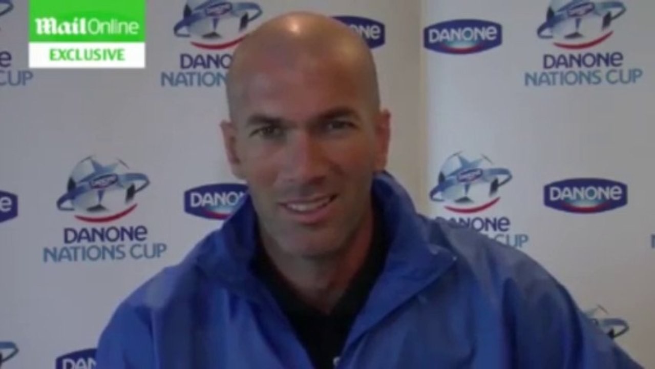 Zidane, plus à l'aise balle au pied qu'en anglais...