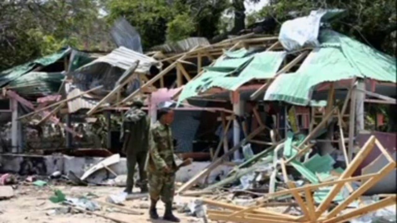 GRAPHIC IMAGES: Car bomb in Somali capital, at least 15 killed