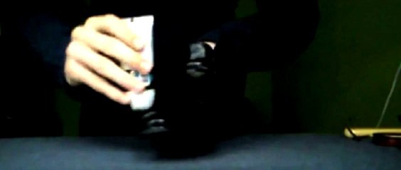 Le 1er déodorant qui cire aussi les chaussures !!!!