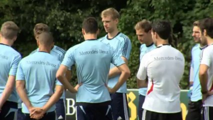 Oezil will give Arsenal a boost - Mertesacker