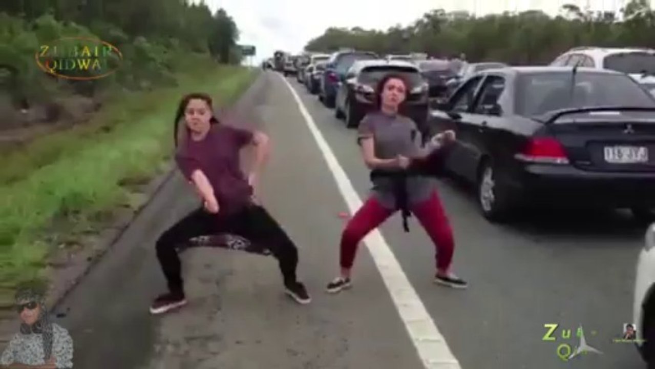 Girls Dance On Street on Punjabi Song by Zubair Qidwai