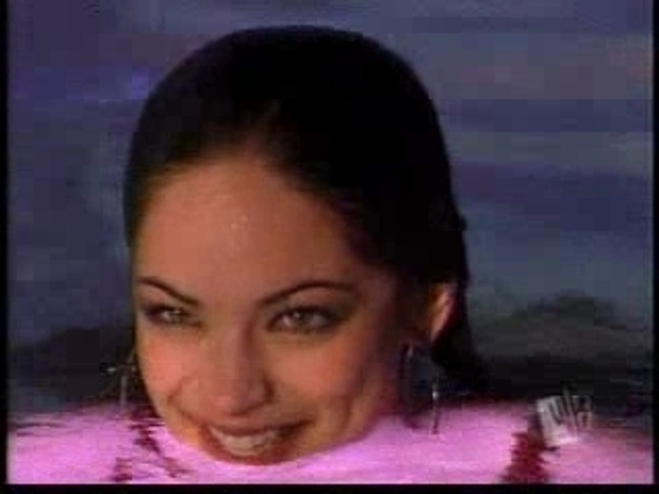 Kristin Kreuk Smallville Swim striptease