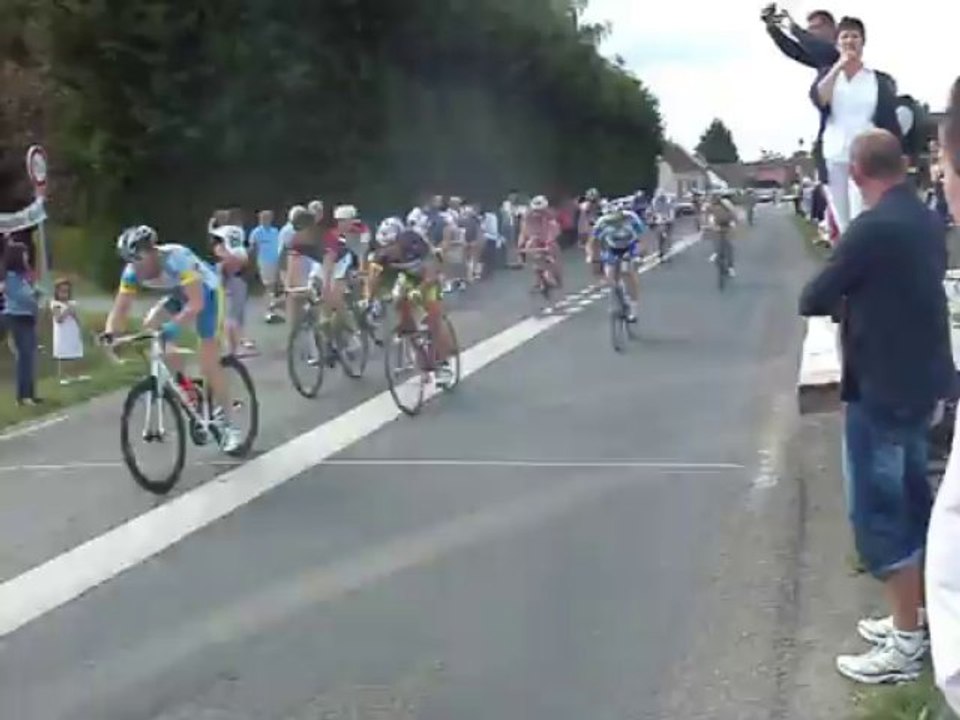Arrivée peloton 3ème caté Rouvillers