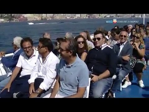 Napoli - Bateau mouche per valorizzare le bellezze della città -3- (08-09-13)