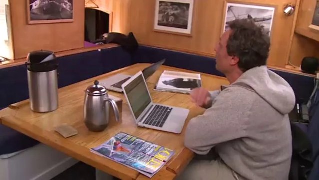 Tara remplit ses cuves de gas oil à Pevek avant de passer le Détroit de Béring et bientôt le passage du nord-ouest © V.Hilaire/francetv nouvelles écritures/Thalassa/Tara Expéditions