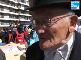 Insolite : il fait la Braderie en costume d'époque