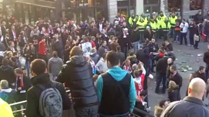 Les supporteurs du PSV Eindhoven sur la Grand Place de Lille