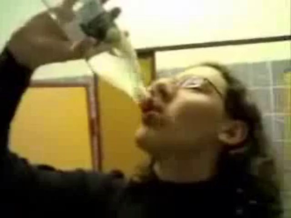 Flasche wodka in 20 Sekunden