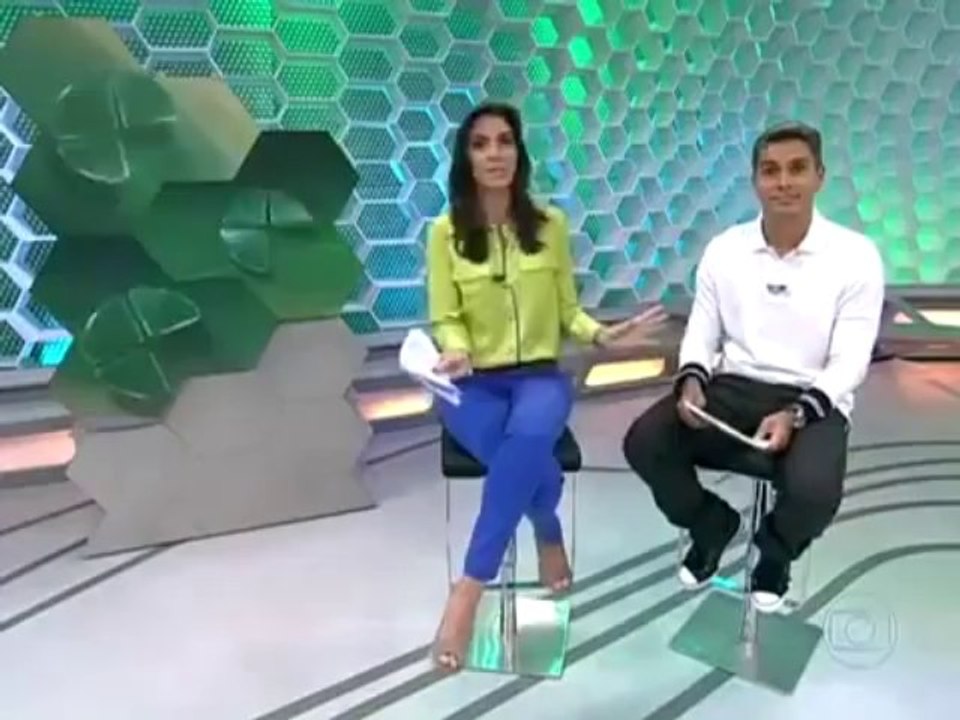 Foot un soigneur se prend pour le gardien et arrête deux tirs coup sur coup