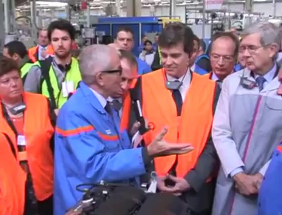 Douvrin : Montebourg visite la Française de Mécanique