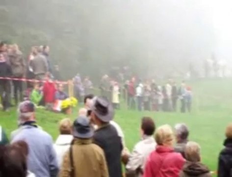 Saint-Hubert au mont des Cats : bénédiction des chevaux au son des cors