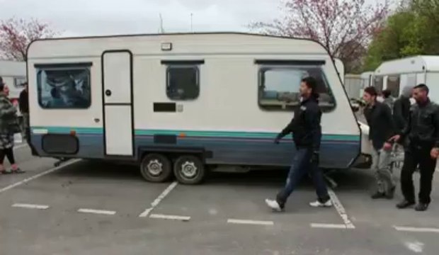 Loos : des familles roms s'installent sur le parking de l'ancienne prison