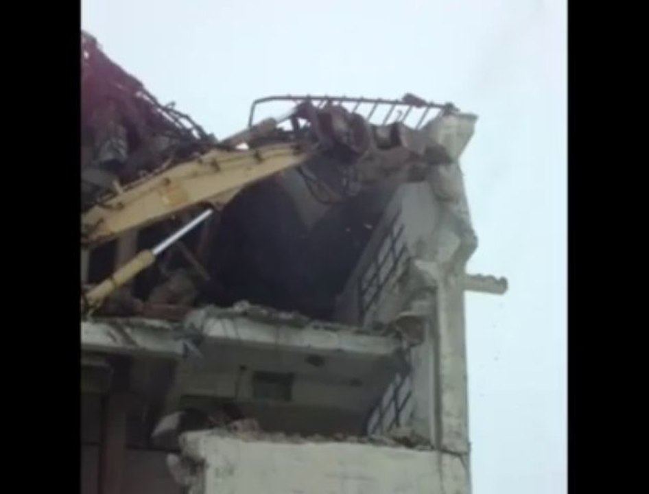 Démolition de l’ancien silo Unéal à Auxi-le-Châ...