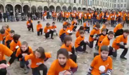 Le flash mob du collège Saint-Joseph, à Arras, place des Héros