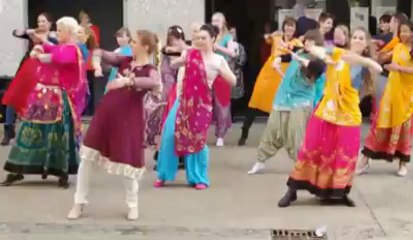 La flash mob de vendredi soir derrière Le Palace de Cambrai