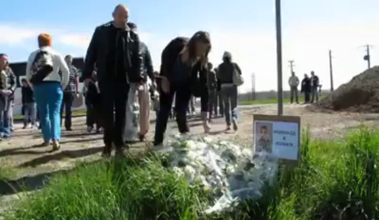 Eperlecques : dépôt de fleurs pour Romain Vandaele