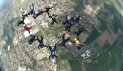 Bondues : une minute dans la vie d'un parachutiste