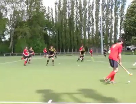 Le hockey club de Wattignies (en noir) pendant son match contre Abbeville.