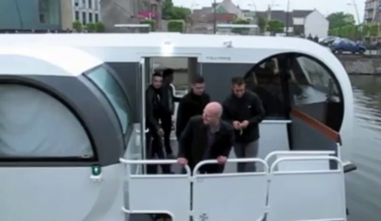 Calais : la navette fluviale mise à l'eau