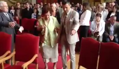 Boulogne-sur-Mer : Lionel et Stéphane accompagnés par leurs mères à la mairie