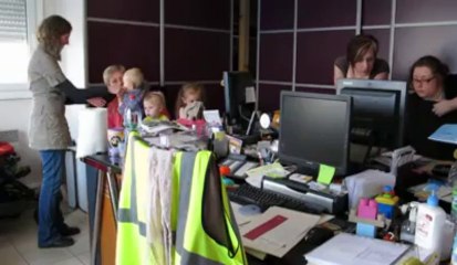 Divion : Bastien, élevé par maman au bureau